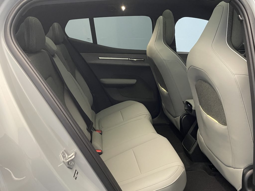 Volvo EX30 CC E60 Twin Performance AWD