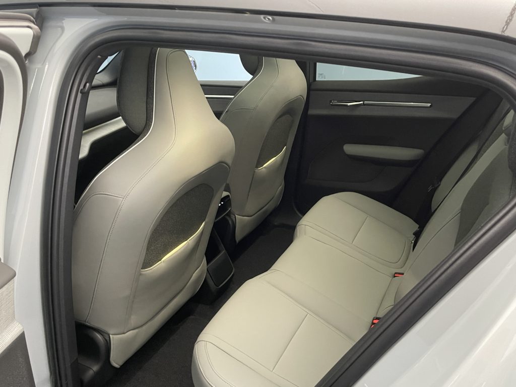 Volvo EX30 CC E60 Twin Performance AWD