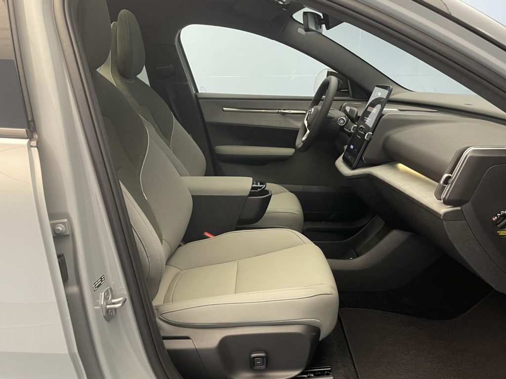 Volvo EX30 CC E60 Twin Performance AWD