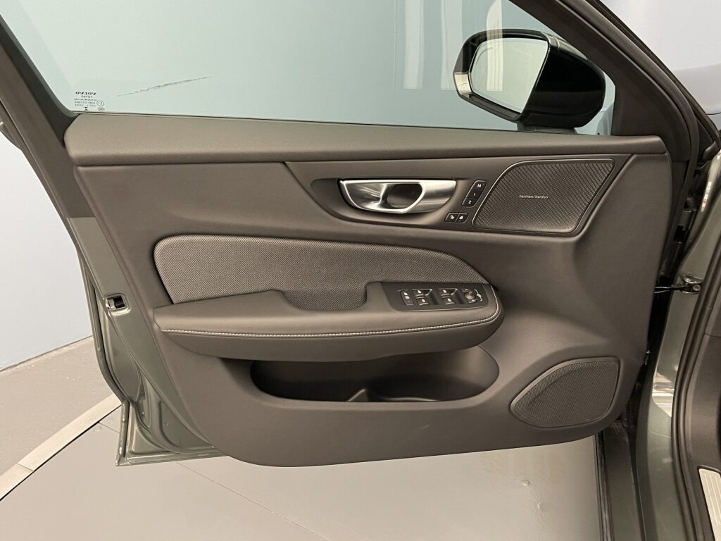 Volvo V60 2.0 B4 Ultra Dark