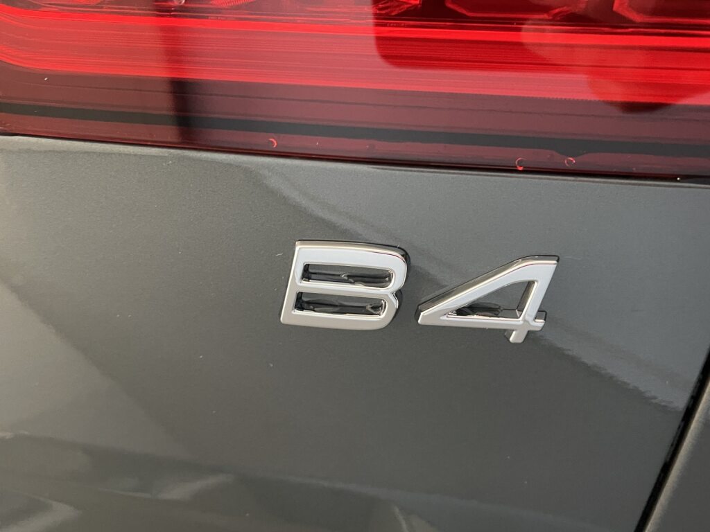 Volvo V60 2.0 B4 Ultra Dark