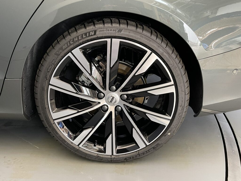 Volvo V60 2.0 B4 Ultra Dark