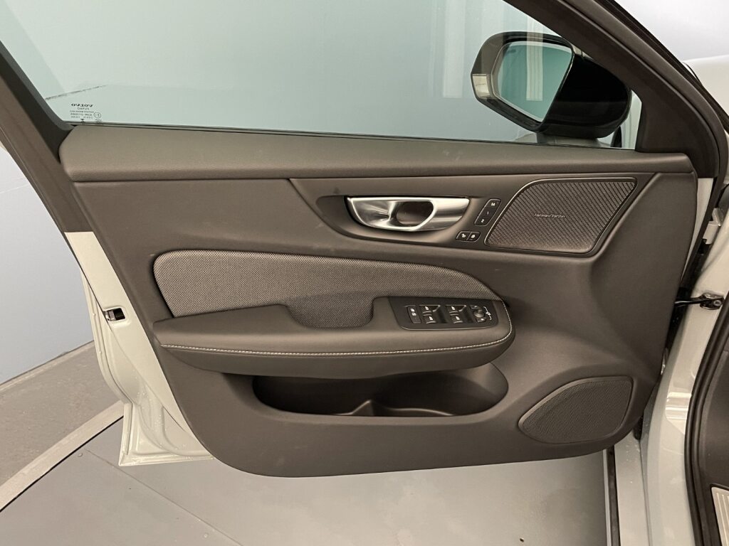 Volvo V60 2.0 B4 Ultra Dark