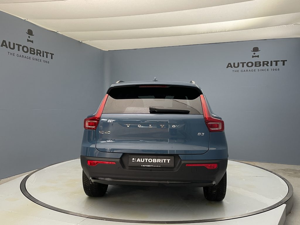 Volvo XC40 2.0 B3 MH Plus Dark