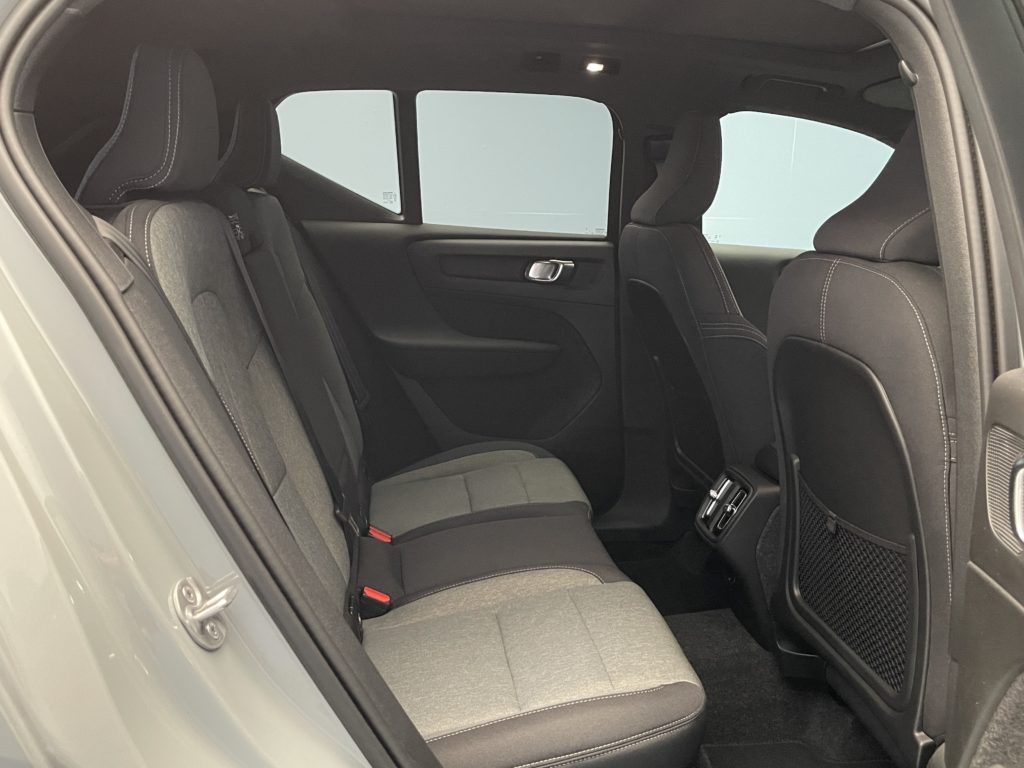 Volvo XC40 2.0 B3 MH Plus Dark