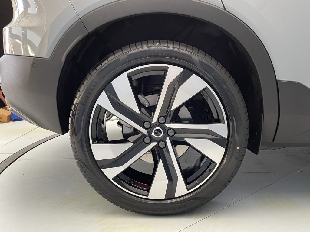 Volvo XC40 2.0 B3 MH Plus Dark