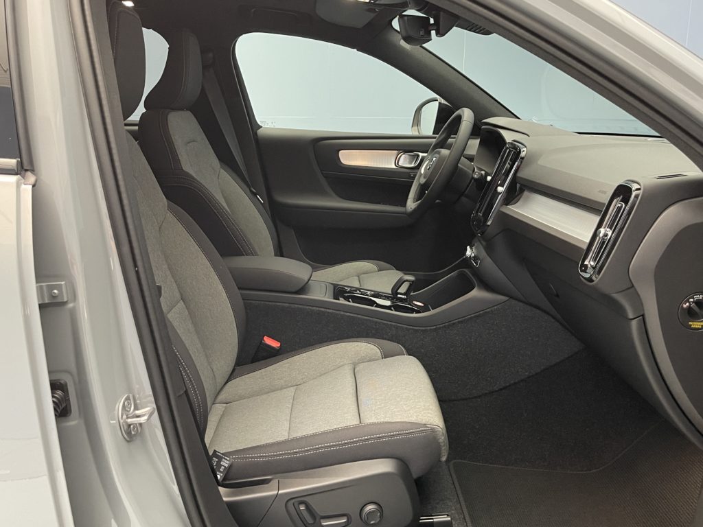Volvo XC40 2.0 B3 MH Plus Dark