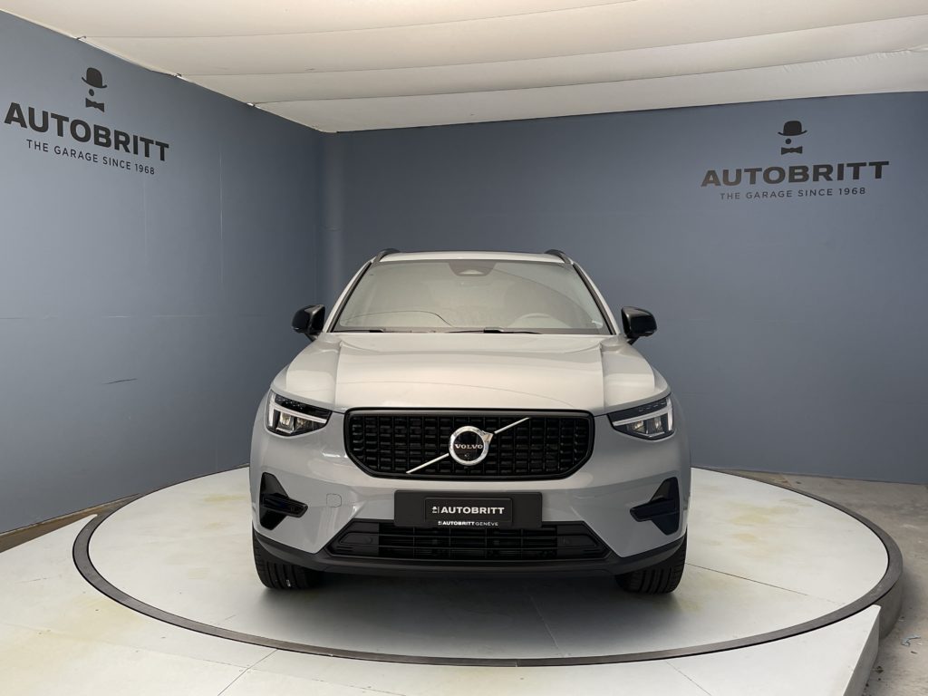 Volvo XC40 2.0 B3 MH Plus Dark