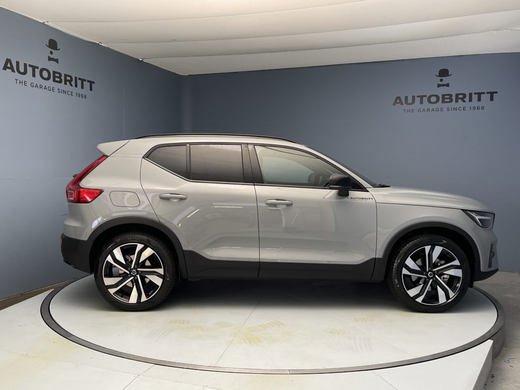 Volvo XC40 2.0 B3 MH Plus Dark