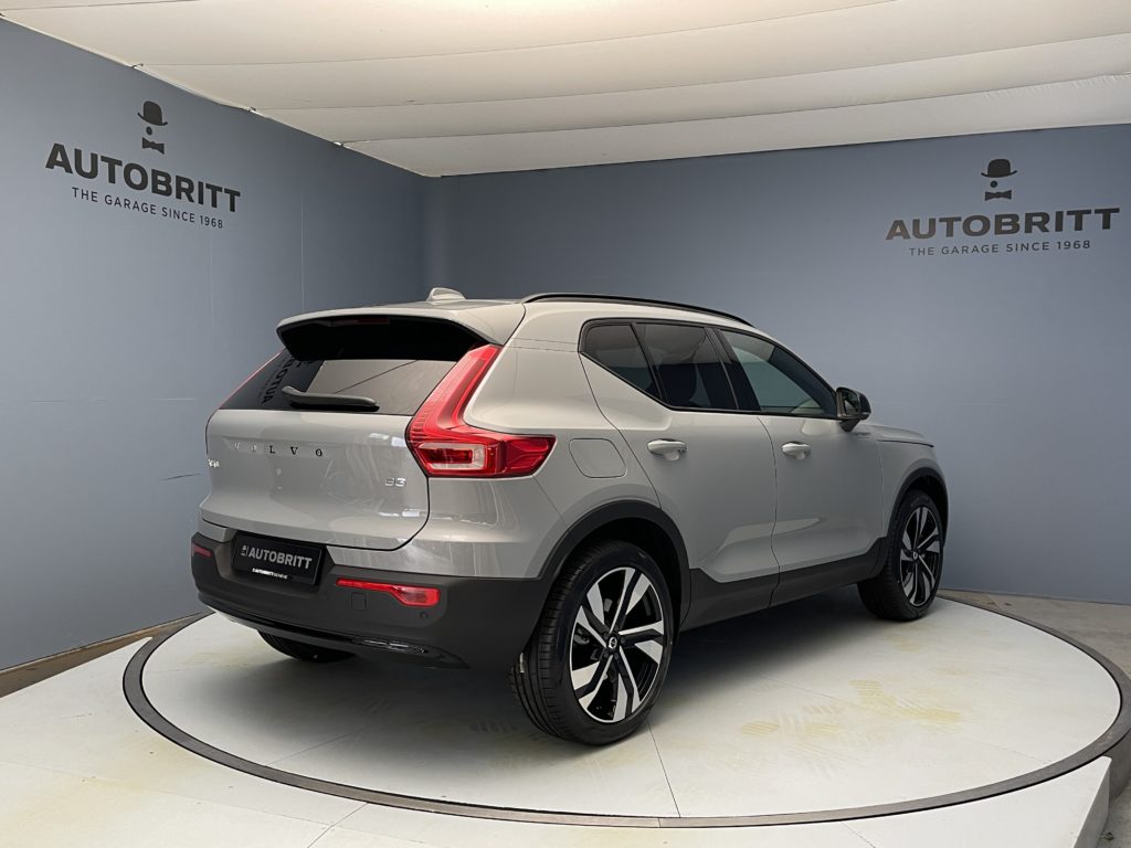 Volvo XC40 2.0 B3 MH Plus Dark