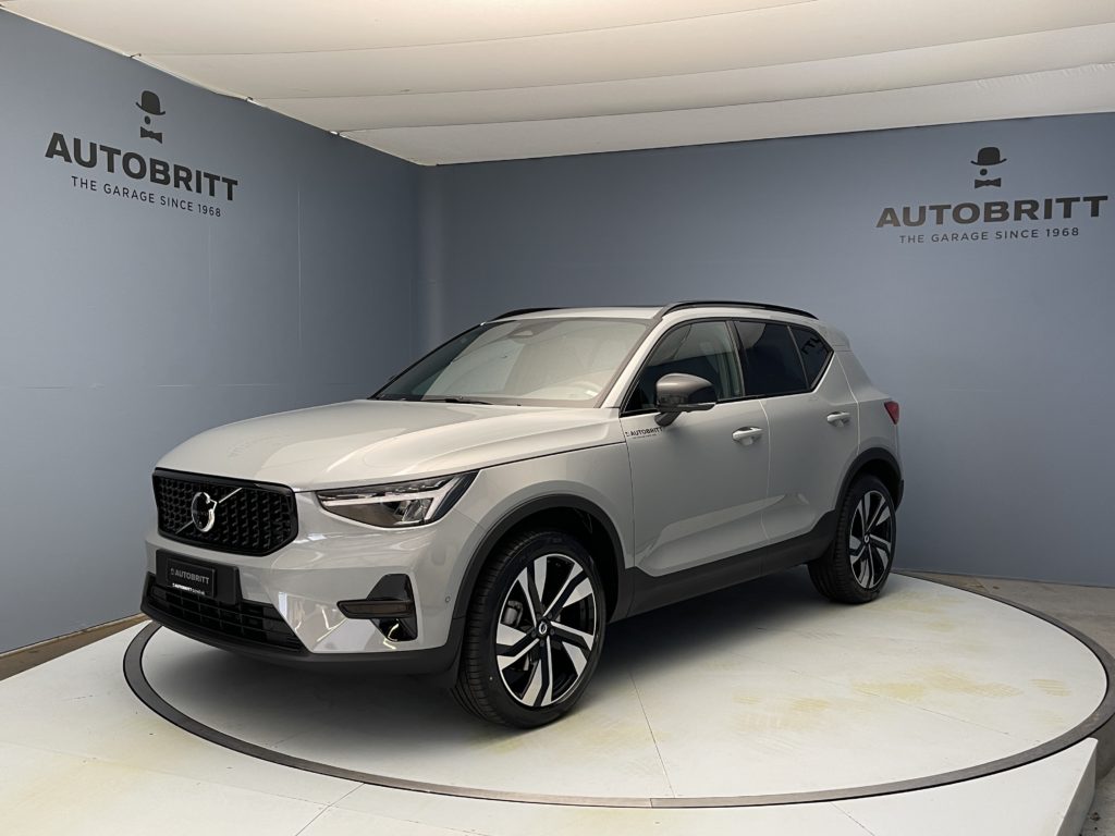 Volvo XC40 2.0 B3 MH Plus Dark