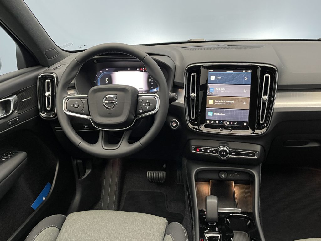 Volvo XC40 2.0 B3 MH Plus Dark