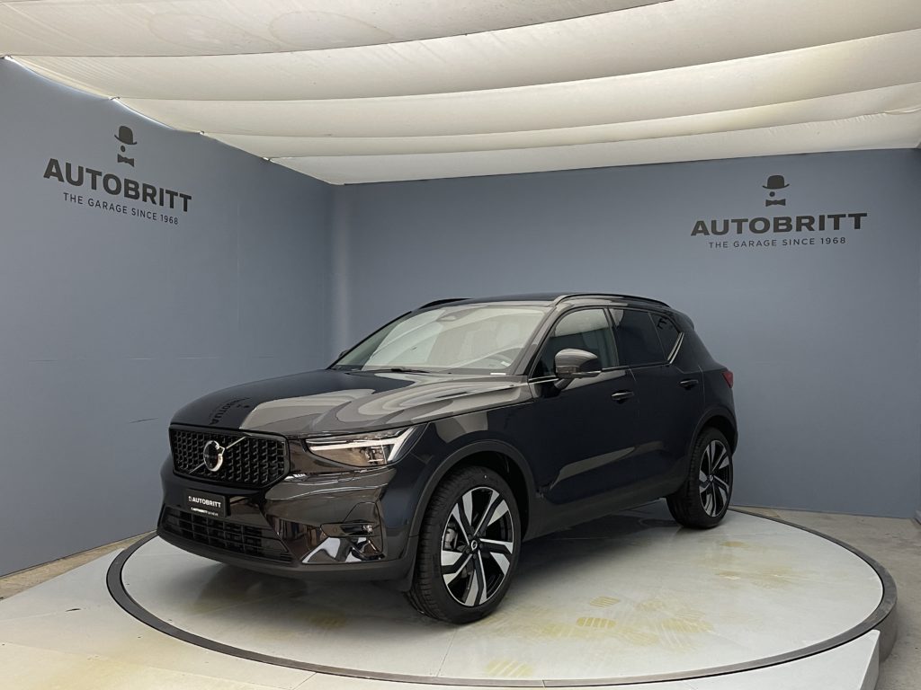 Volvo XC40 2.0 B3 MH Plus Dark