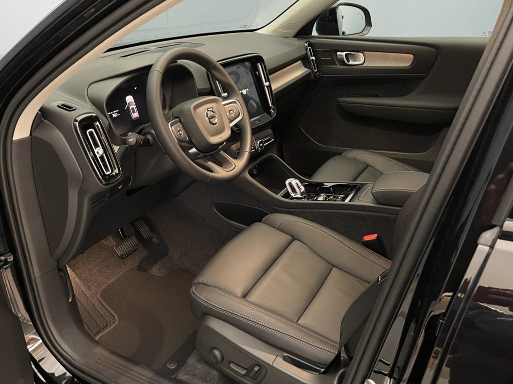 Volvo XC40 2.0 B3 MH Plus Dark