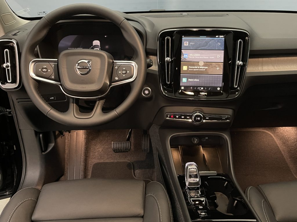 Volvo XC40 2.0 B3 MH Plus Dark