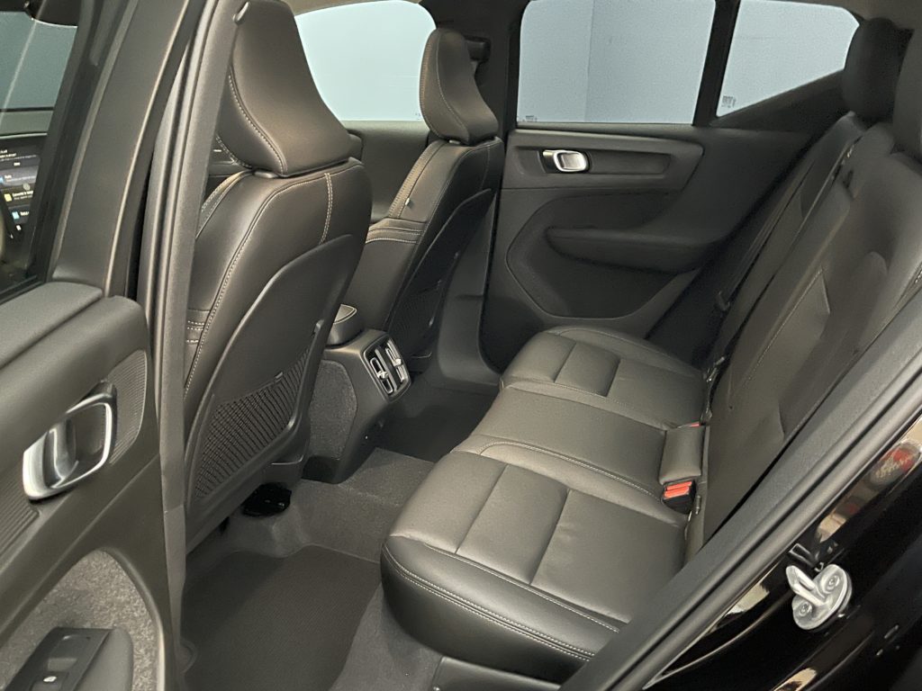 Volvo XC40 2.0 B3 MH Plus Dark