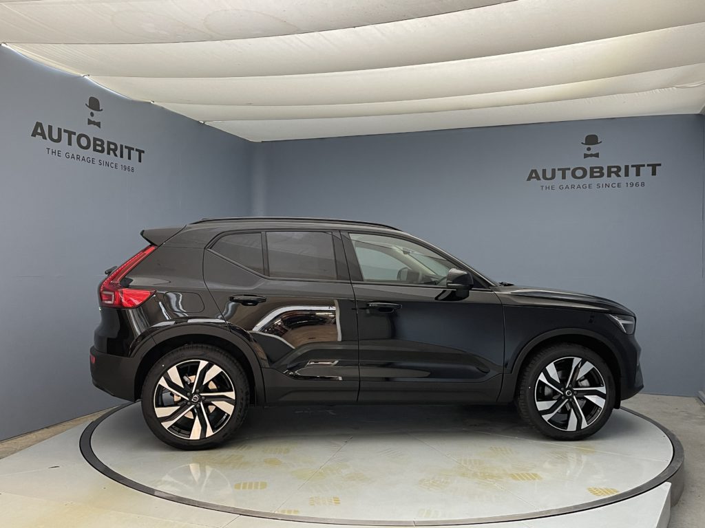 Volvo XC40 2.0 B3 MH Plus Dark