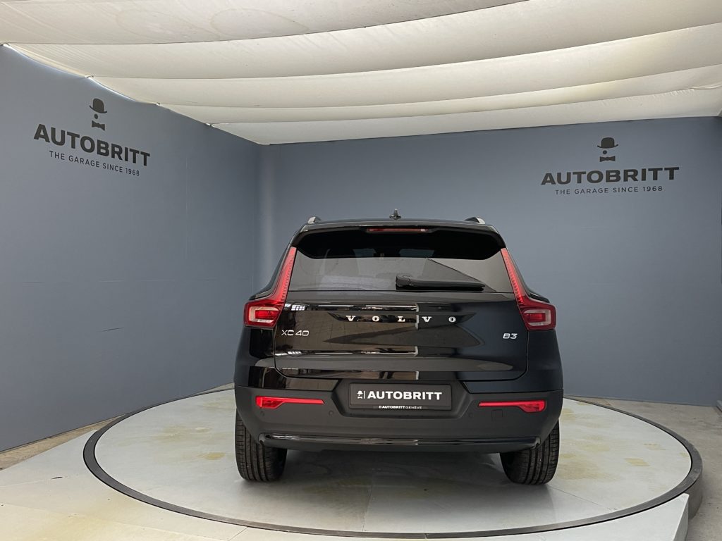 Volvo XC40 2.0 B3 MH Plus Dark