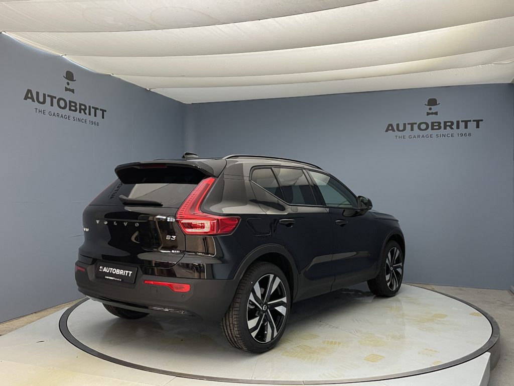 Volvo XC40 2.0 B3 MH Plus Dark