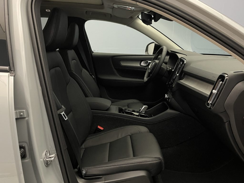 Volvo XC40 2.0 B3 MH Plus Dark