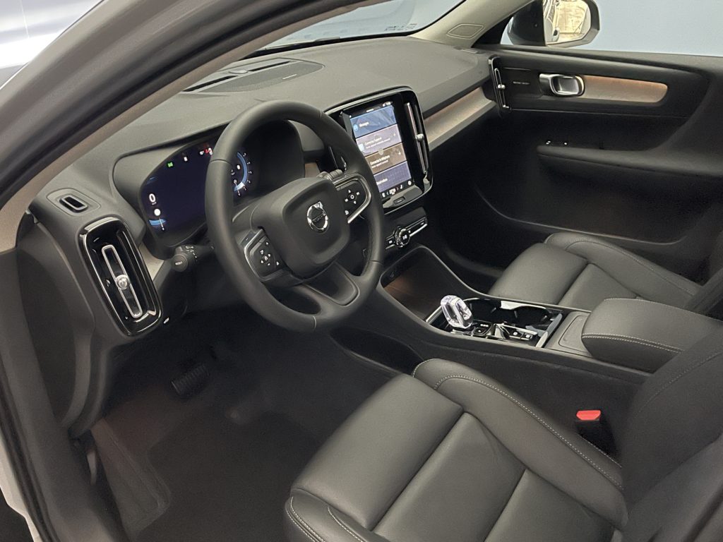 Volvo XC40 2.0 B3 MH Plus Dark