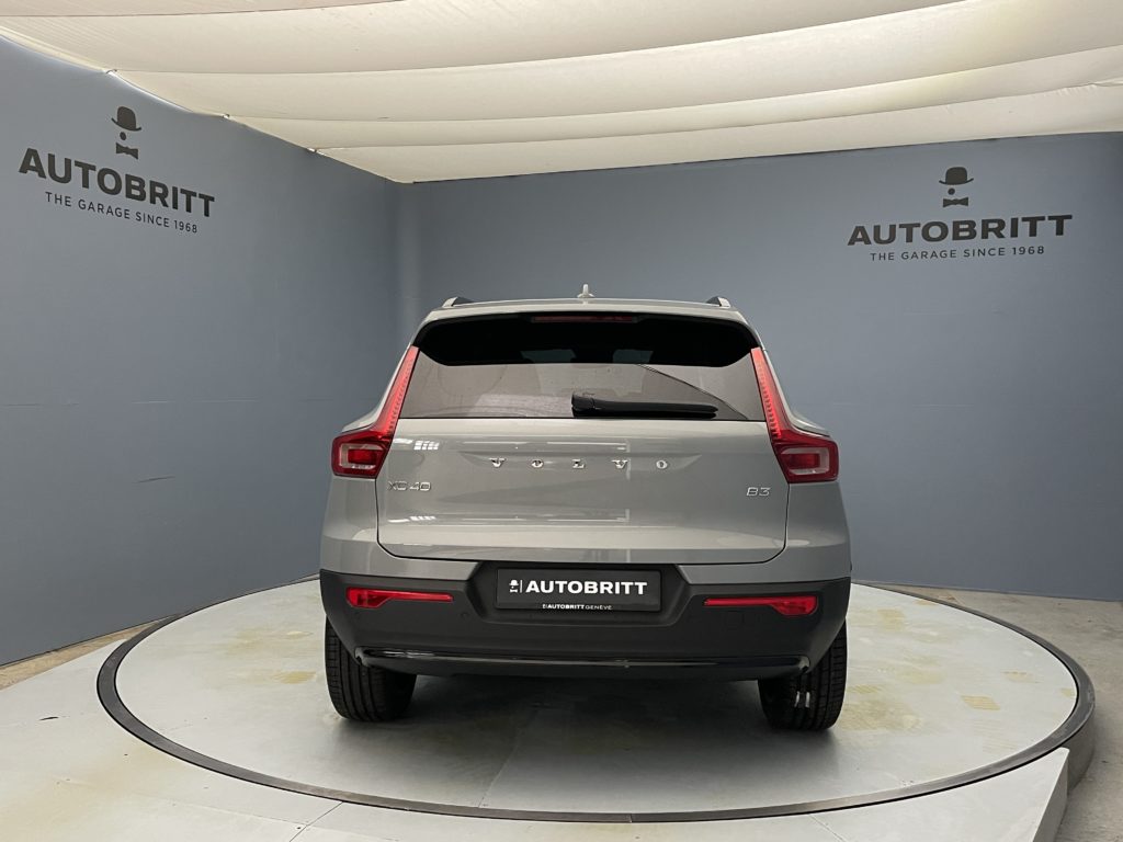 Volvo XC40 2.0 B3 MH Plus Dark