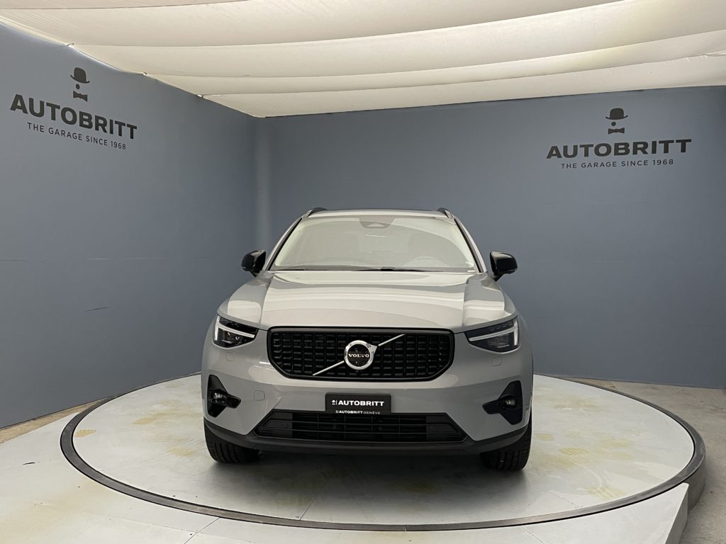 Volvo XC40 2.0 B3 MH Plus Dark