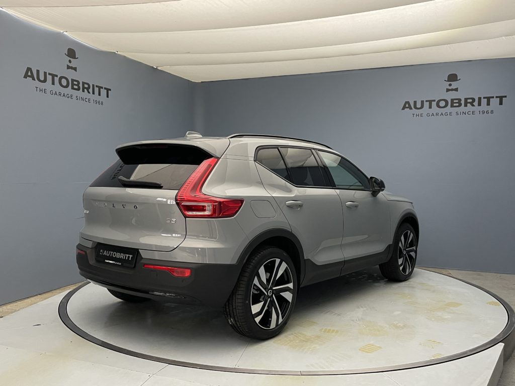 Volvo XC40 2.0 B3 MH Plus Dark