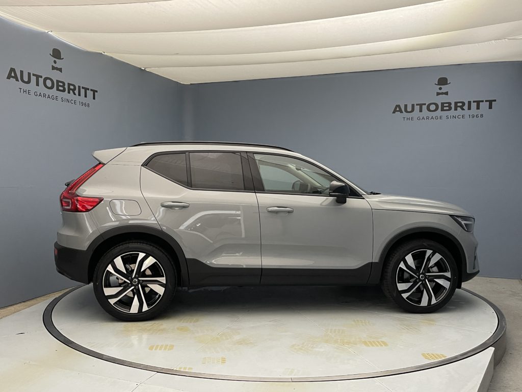 Volvo XC40 2.0 B3 MH Plus Dark