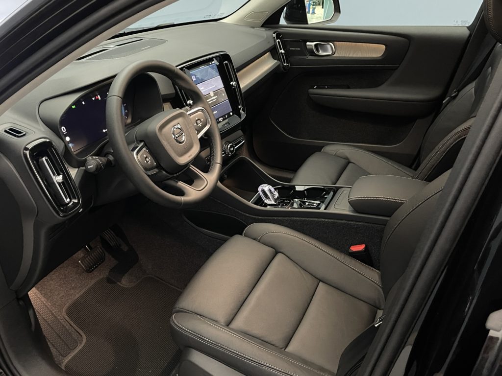 Volvo XC40 2.0 B3 MH Plus Dark