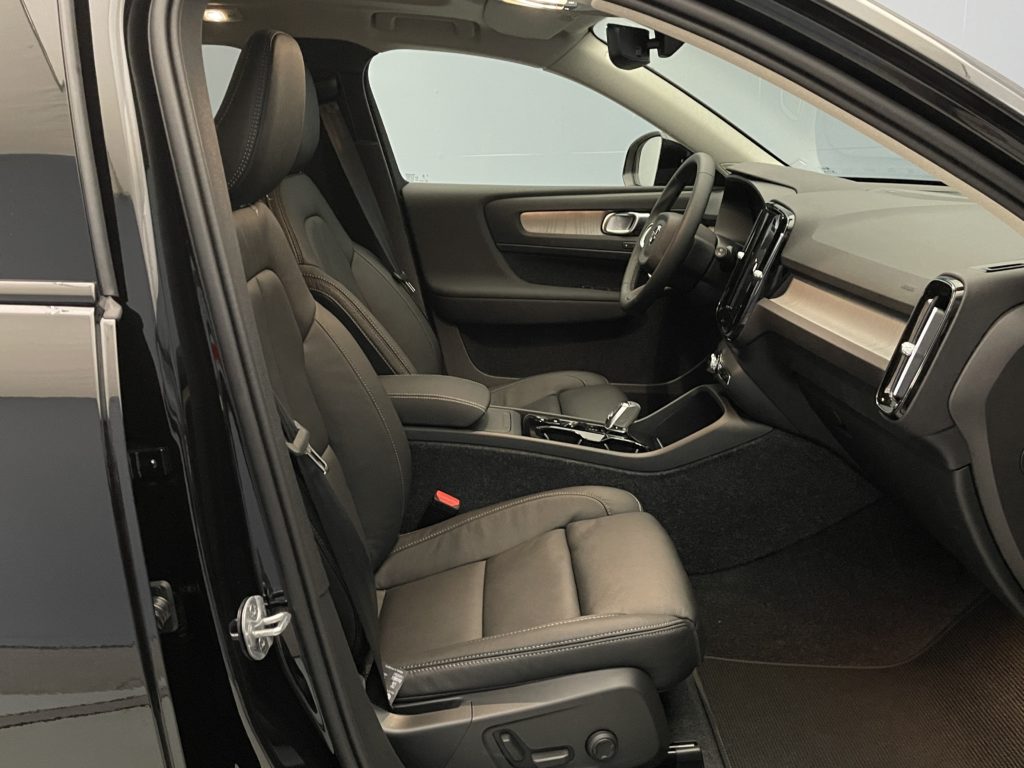 Volvo XC40 2.0 B3 MH Plus Dark
