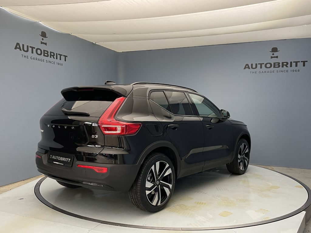 Volvo XC40 2.0 B3 MH Plus Dark