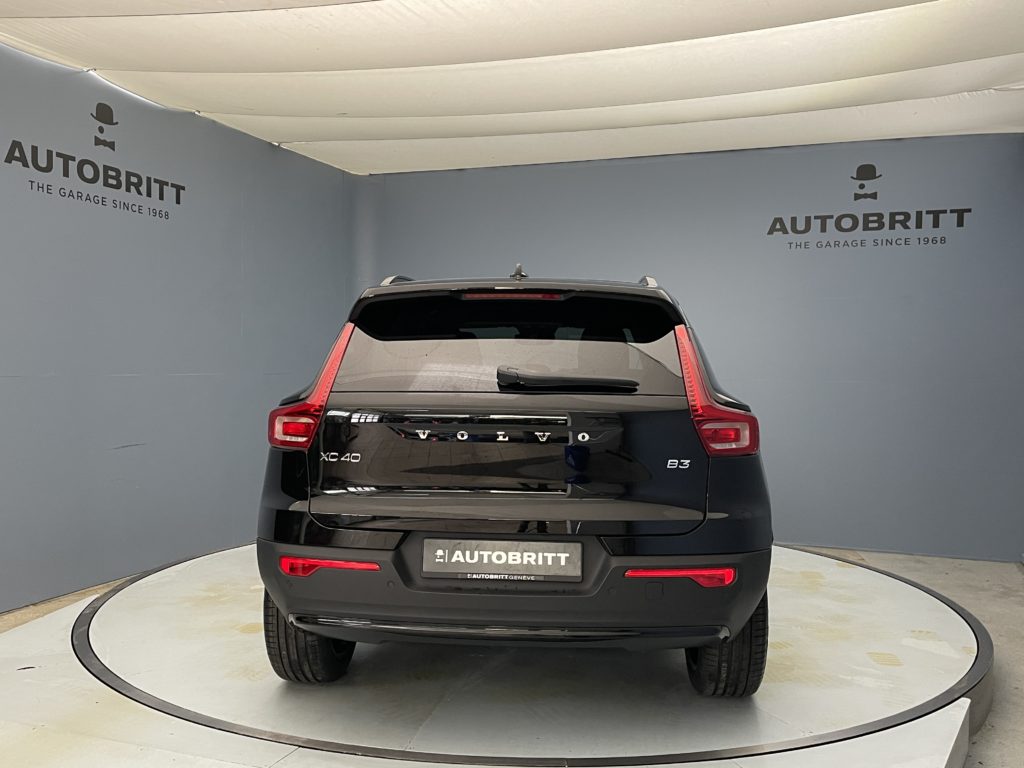 Volvo XC40 2.0 B3 MH Plus Dark