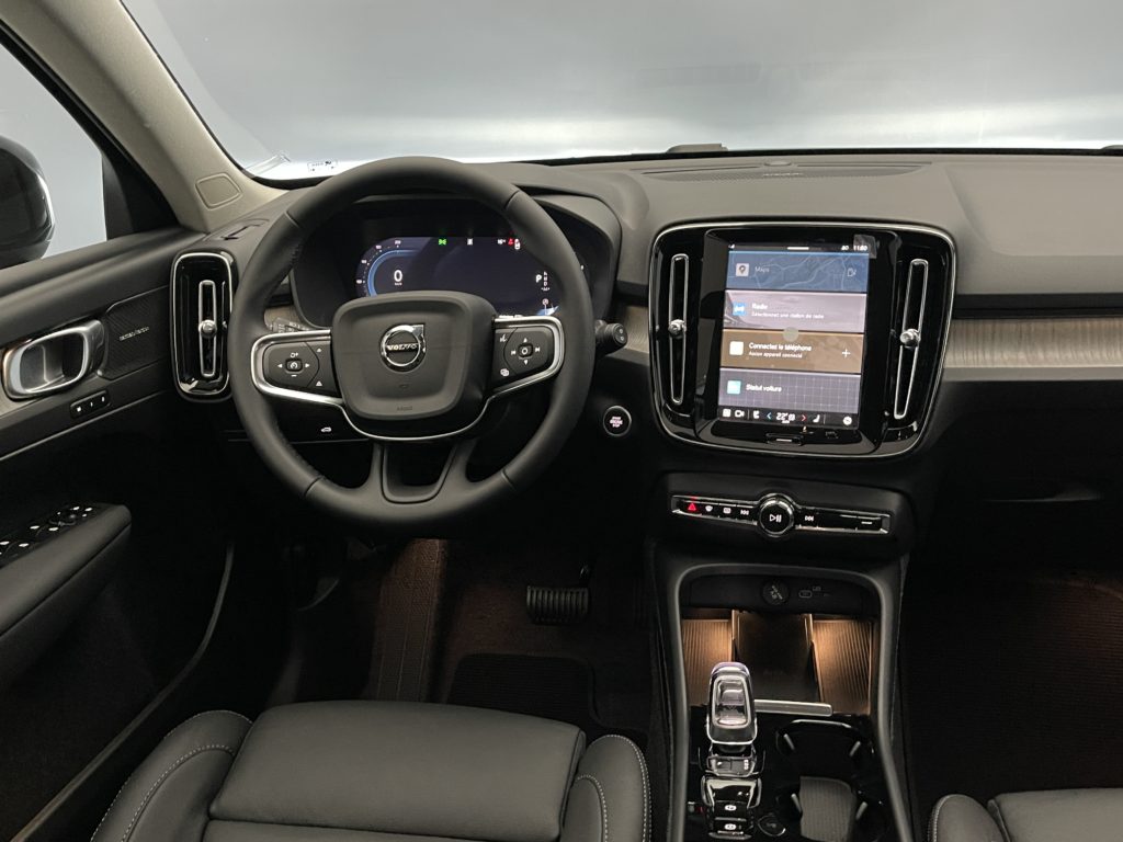 Volvo XC40 2.0 B3 MH Plus Dark