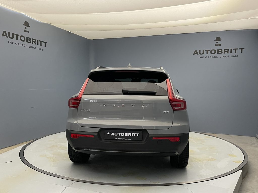 Volvo XC40 2.0 B3 MH Plus Dark