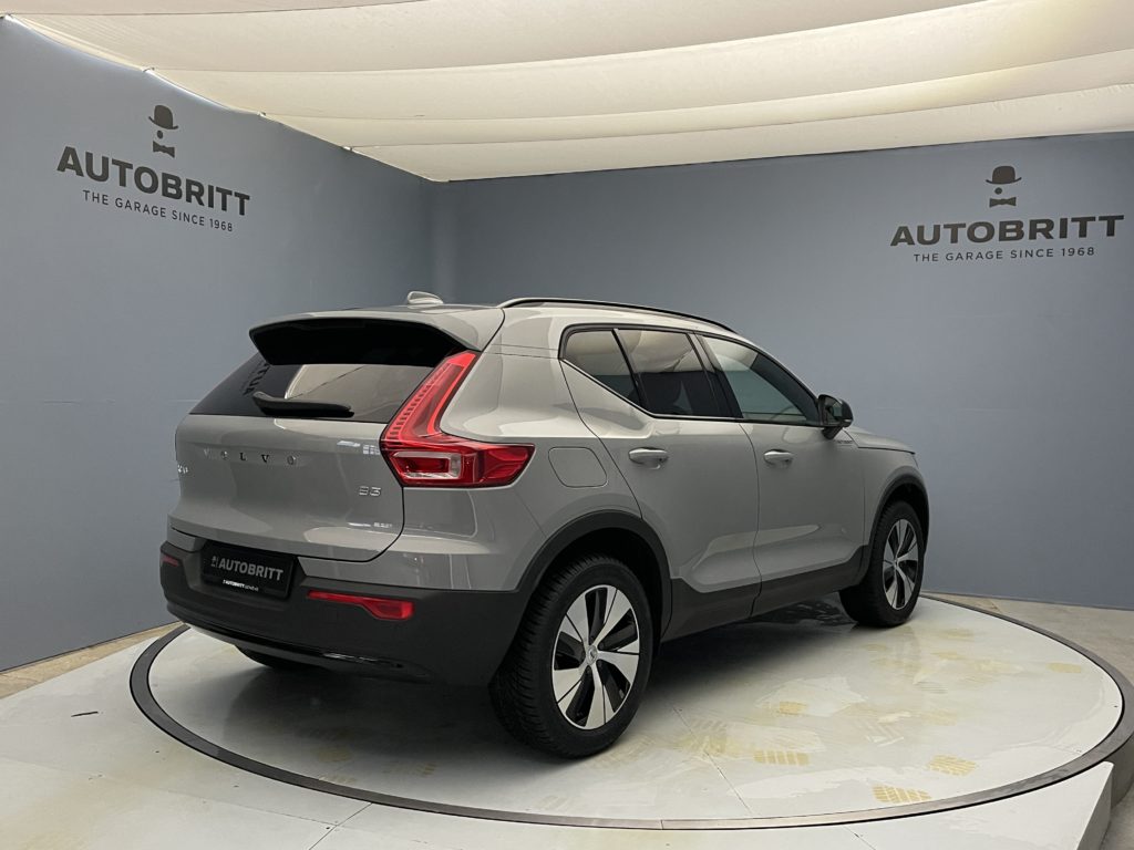 Volvo XC40 2.0 B3 MH Plus Dark