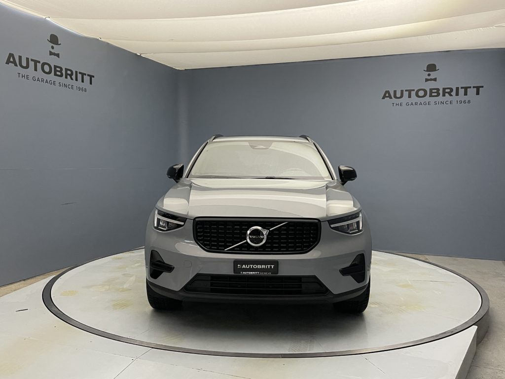 Volvo XC40 2.0 B3 MH Plus Dark