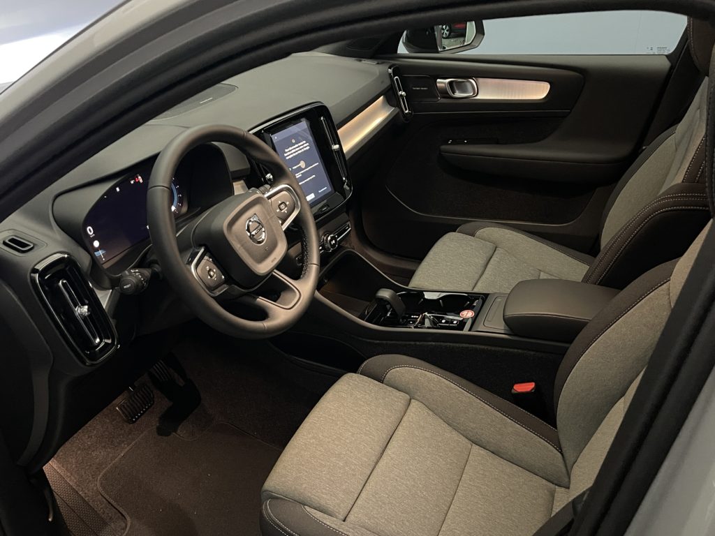 Volvo XC40 2.0 B3 MH Plus Dark