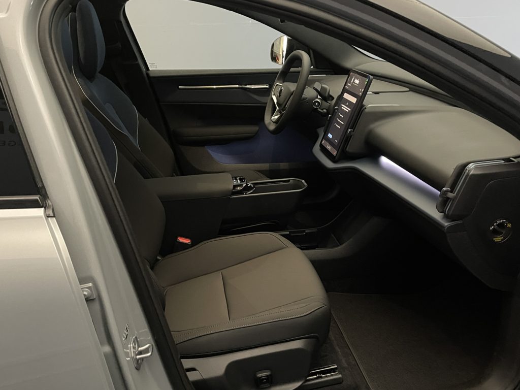 Volvo EX30 CC E60 Twin Performance AWD