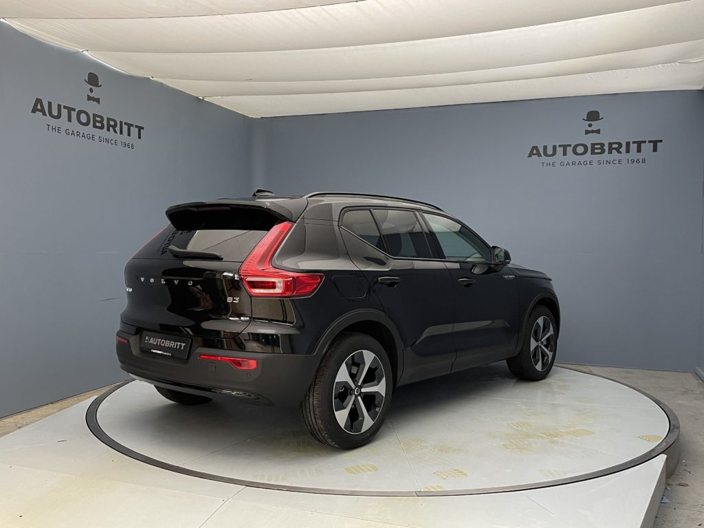 Volvo XC40 2.0 B3 MH Plus Dark