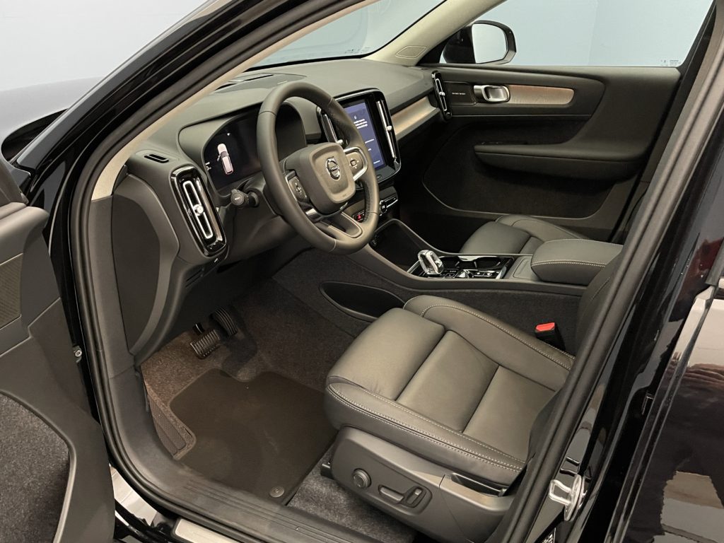 Volvo XC40 2.0 B3 MH Plus Dark