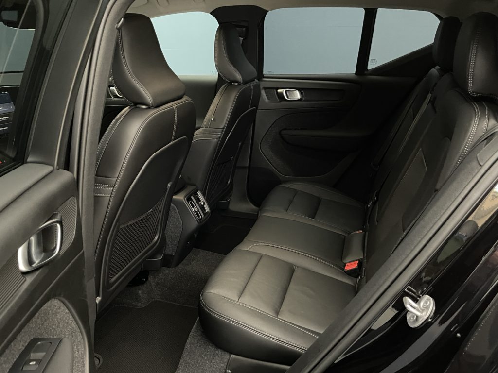 Volvo XC40 2.0 B3 MH Plus Dark