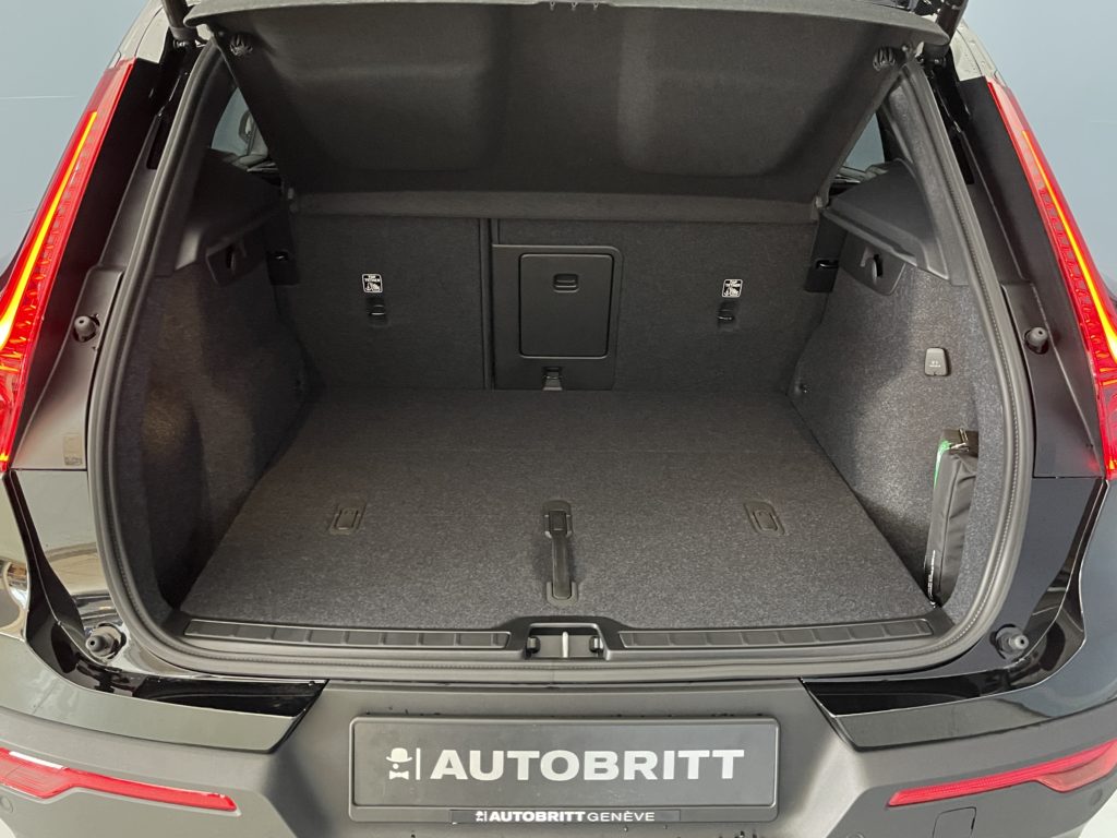 Volvo XC40 2.0 B3 MH Plus Dark