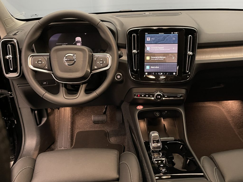 Volvo XC40 2.0 B3 MH Plus Dark