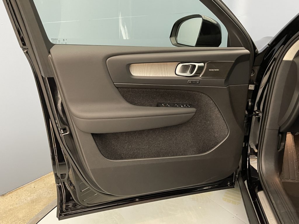 Volvo XC40 2.0 B3 MH Plus Dark
