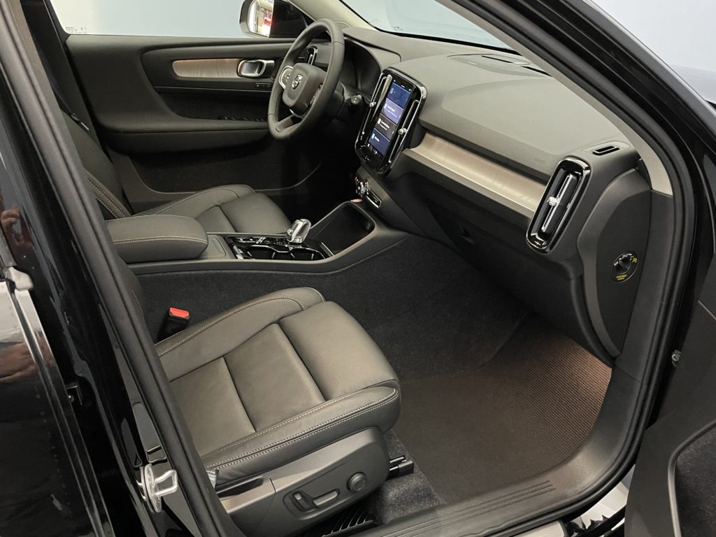 Volvo XC40 2.0 B3 MH Plus Dark