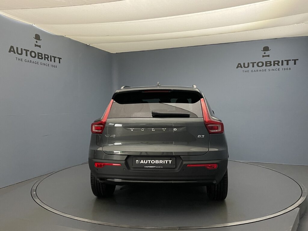 Volvo XC40 2.0 B3 MH Plus Dark