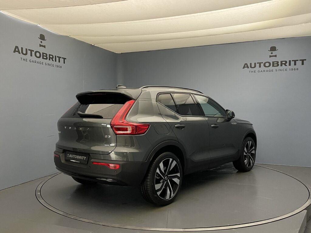 Volvo XC40 2.0 B3 MH Plus Dark