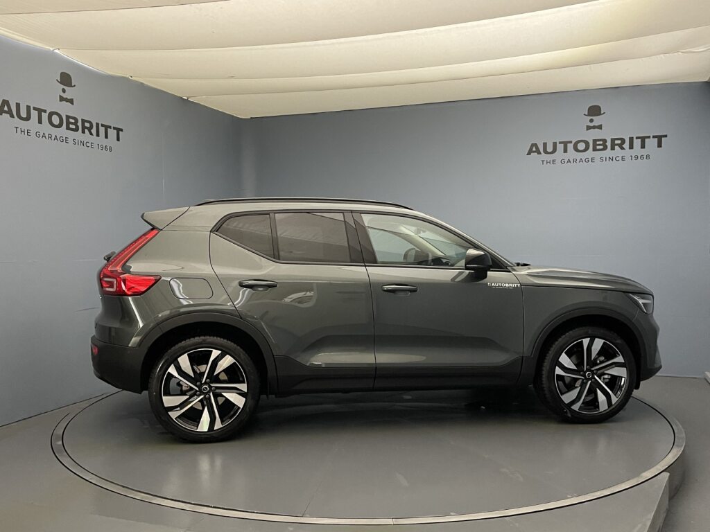 Volvo XC40 2.0 B3 MH Plus Dark