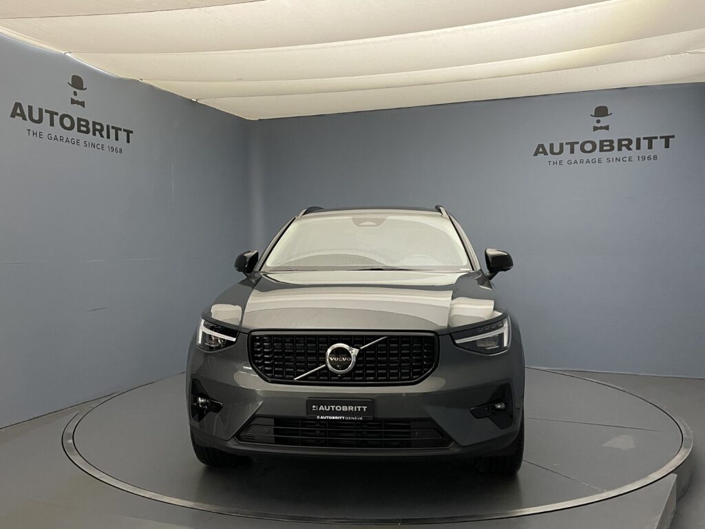Volvo XC40 2.0 B3 MH Plus Dark